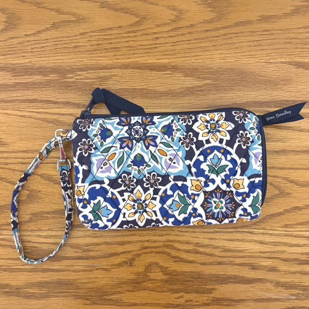 Vera Bradley RFID Quilted Cotton Wristlet Wallet Blue Yellow Medallion‎ Floral